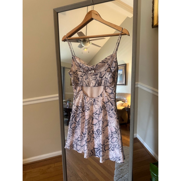 Women's Victoria + Sophia Dress Size S Pink Snake Print Mini - Picture 4 of 5